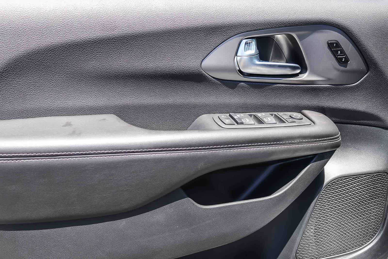 New 2027 Chrysler Pacifica Select FWD image 23