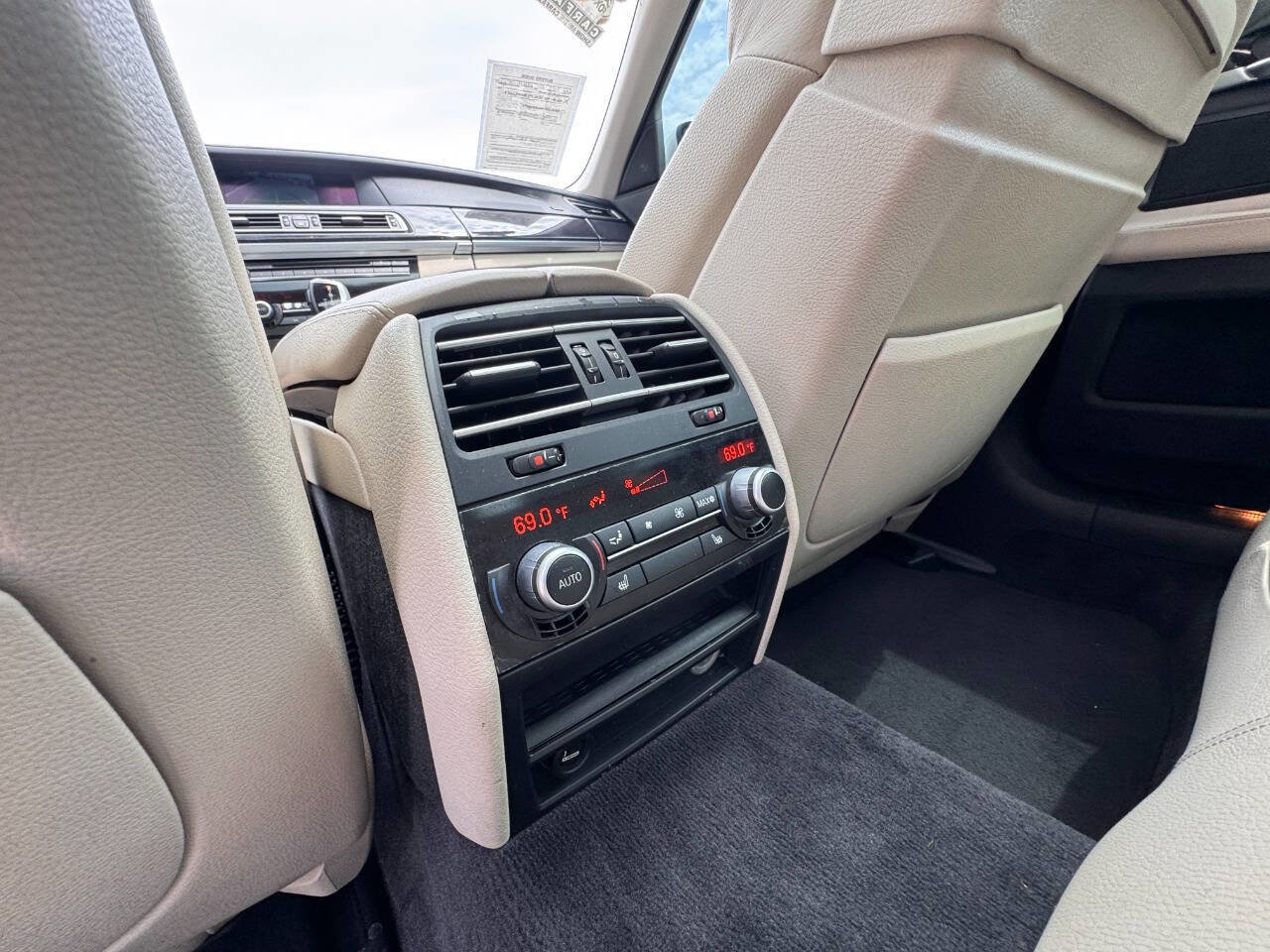 Used 2011 BMW 740i RWD image 31