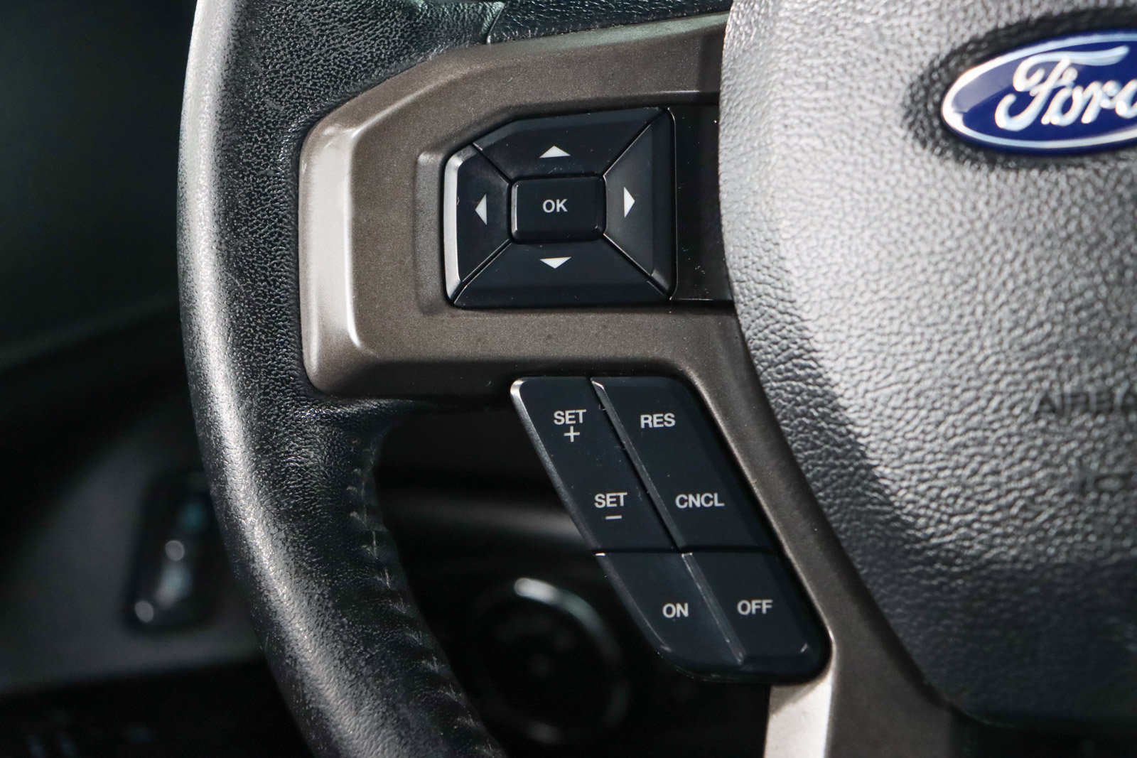 Used 2019 Ford Expedition XLT w/ Equipment Group 201A AWD/4WD image 14