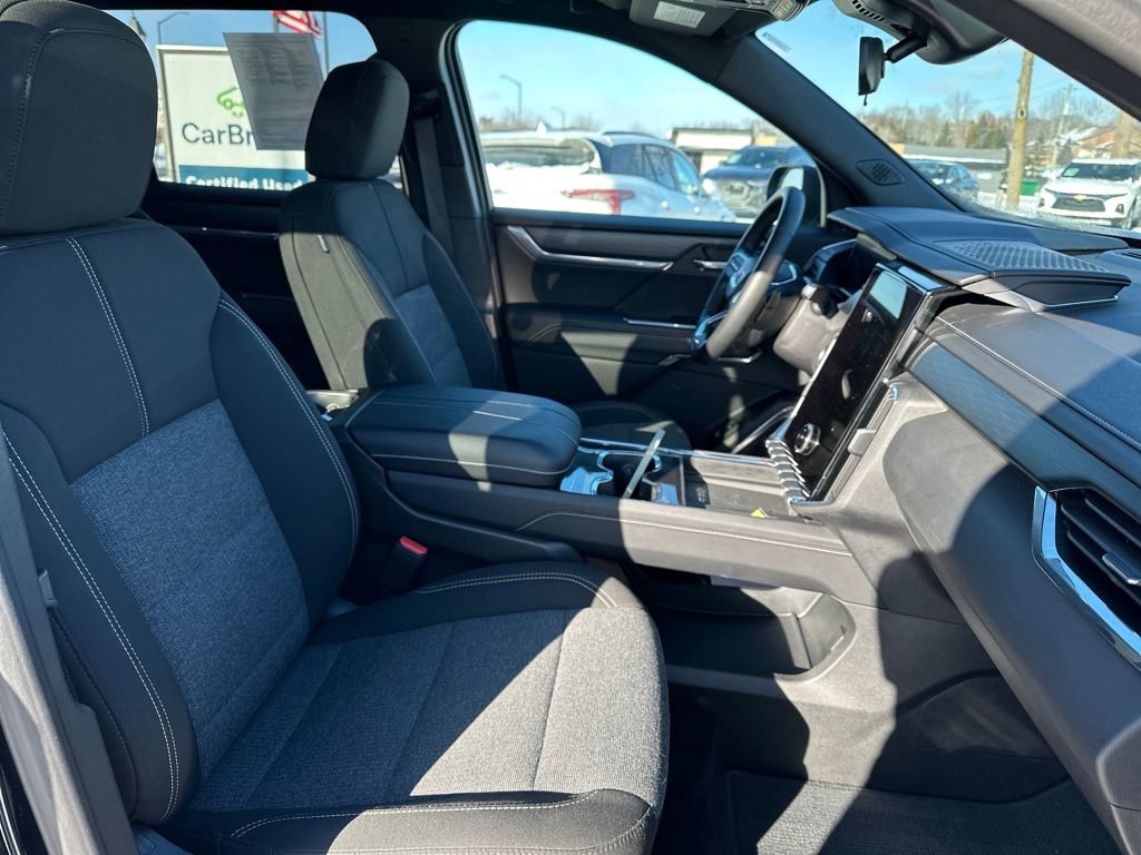 Used 2025 GMC Acadia Elevation image 42