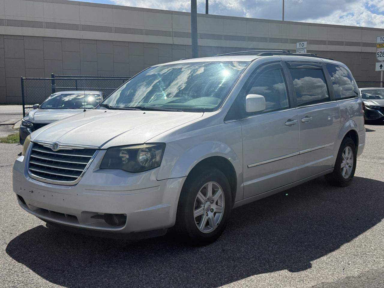 Used 2010 Chrysler Town & Country Touring FWD image 31