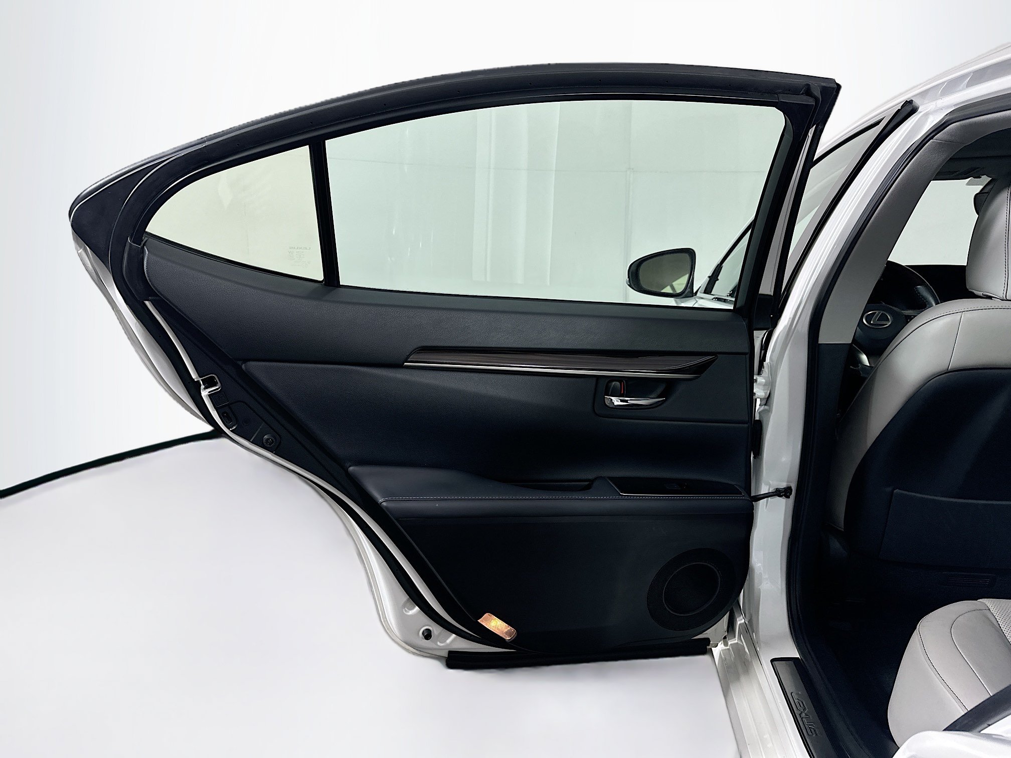 Used 2018 Lexus ES 350 w/ Luxury Package w/Wood Trim FWD image 27