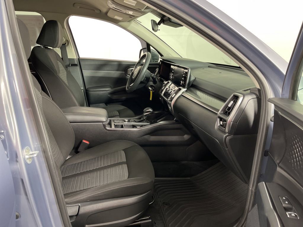 Used 2023 Kia Sorento LX image 6
