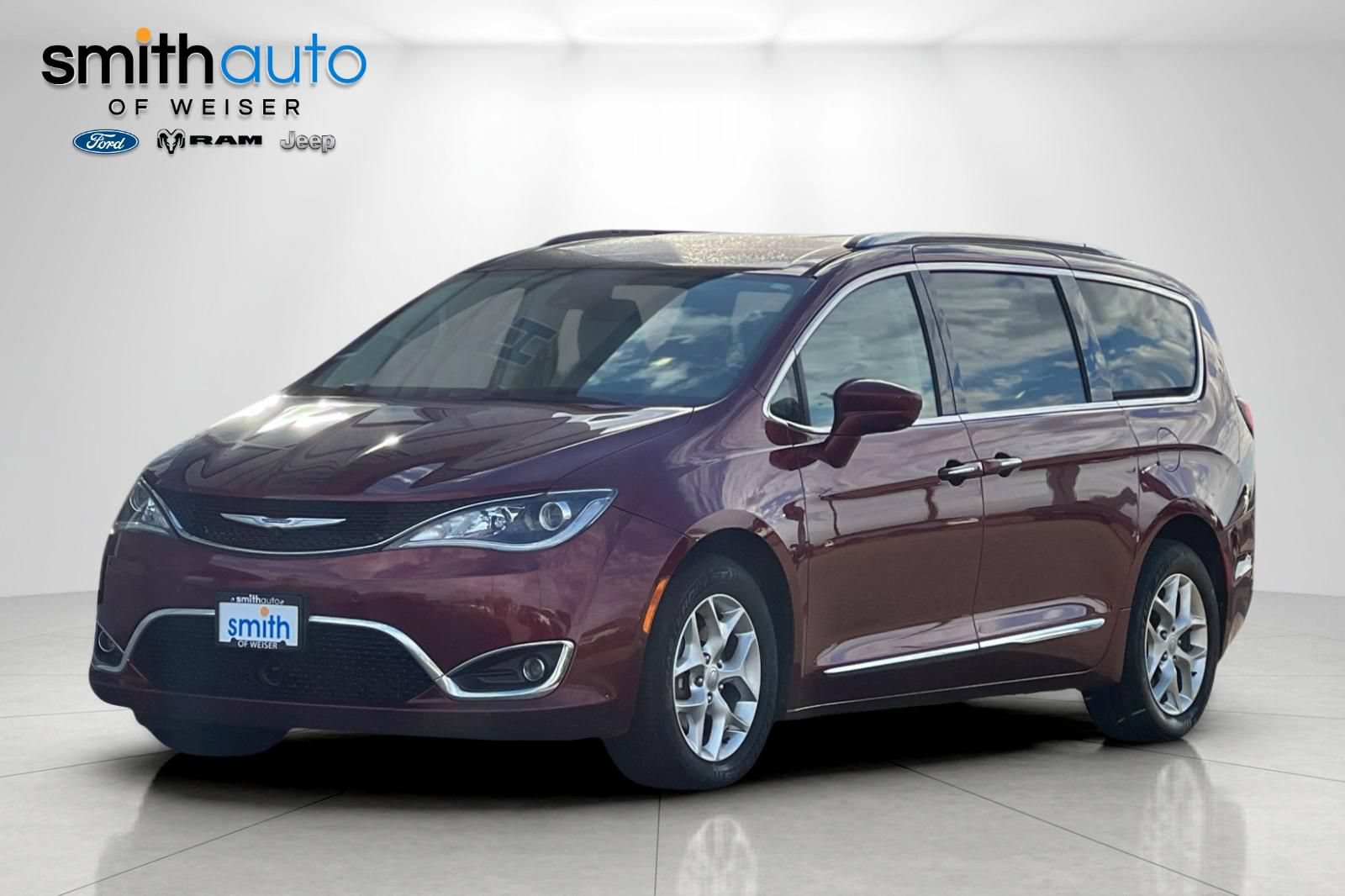 Used 2020 Chrysler Pacifica Touring-L Plus w/ Tire & Wheel Group FWD image 9