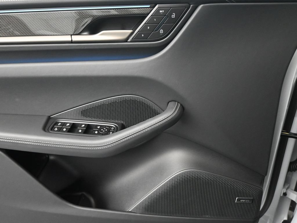 New 2025 Porsche Macan Turbo Electric AWD/4WD image 13