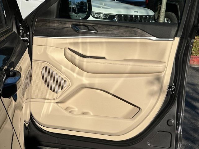 New 2025 Jeep Grand Cherokee L Limited w/ Black Appearance Package image 14