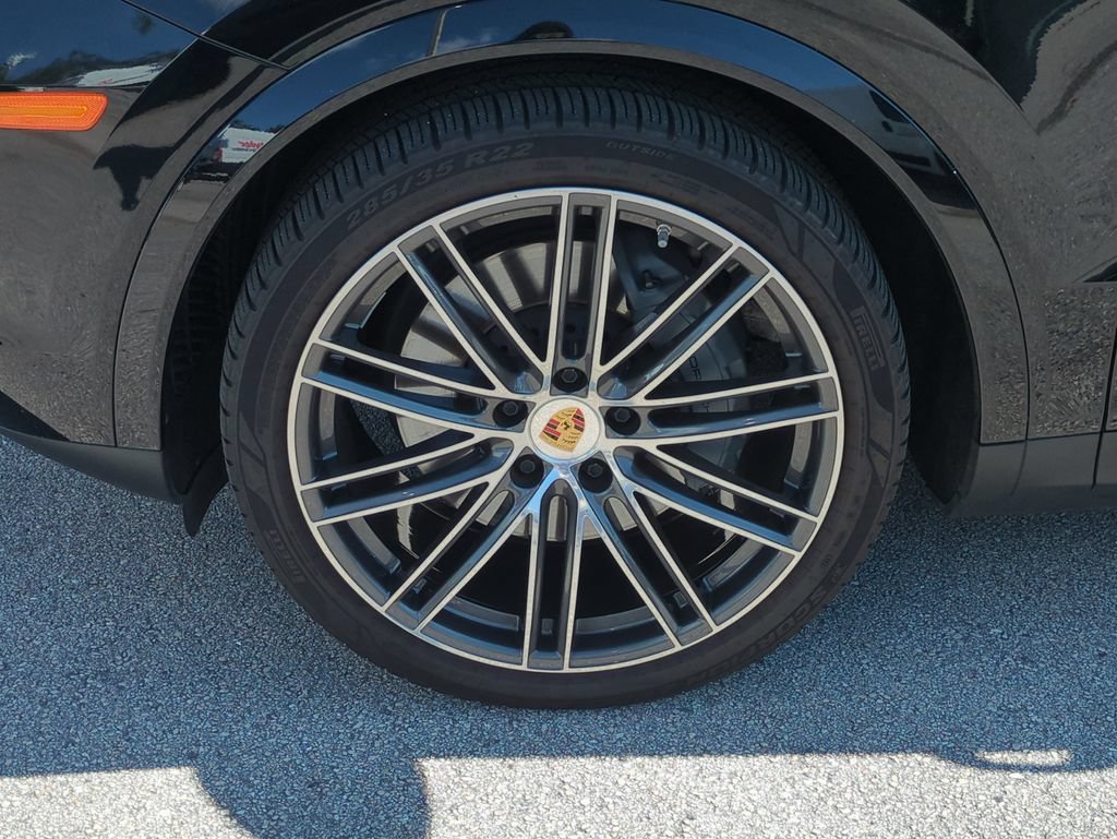 Used 2023 Porsche Cayenne S AWD/4WD image 12