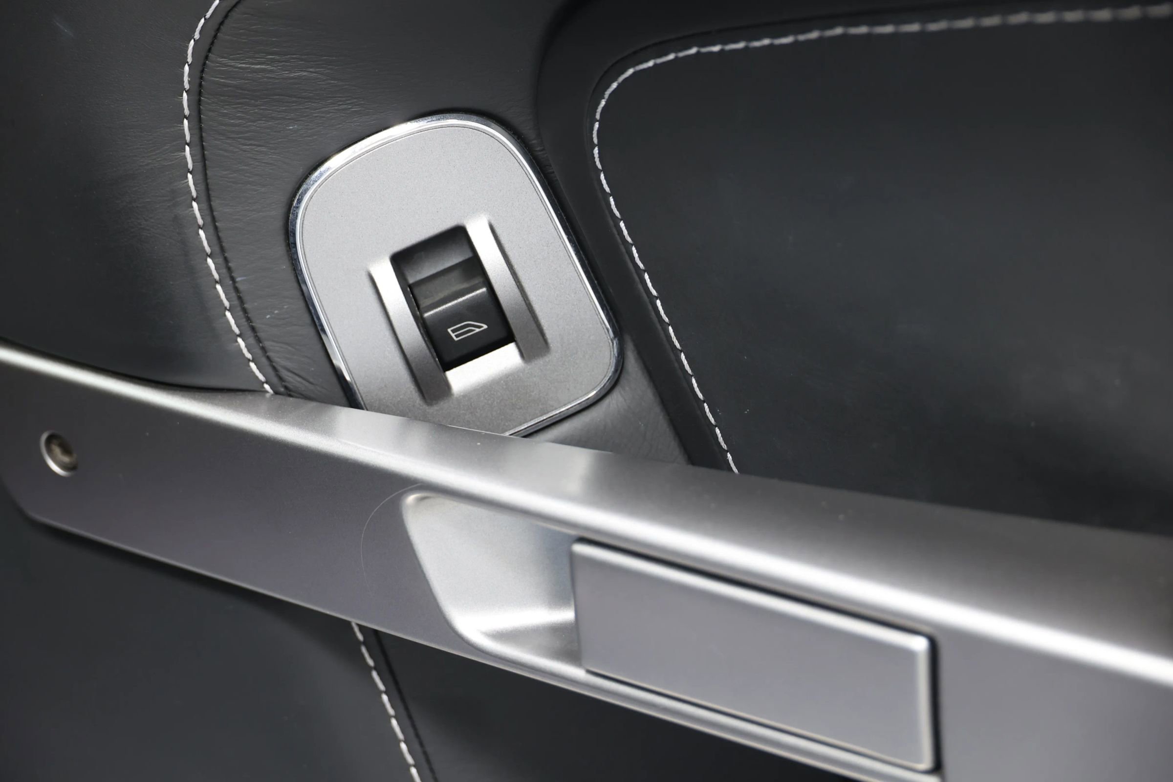 Used 2011 Aston Martin V8 Vantage Coupe image 54