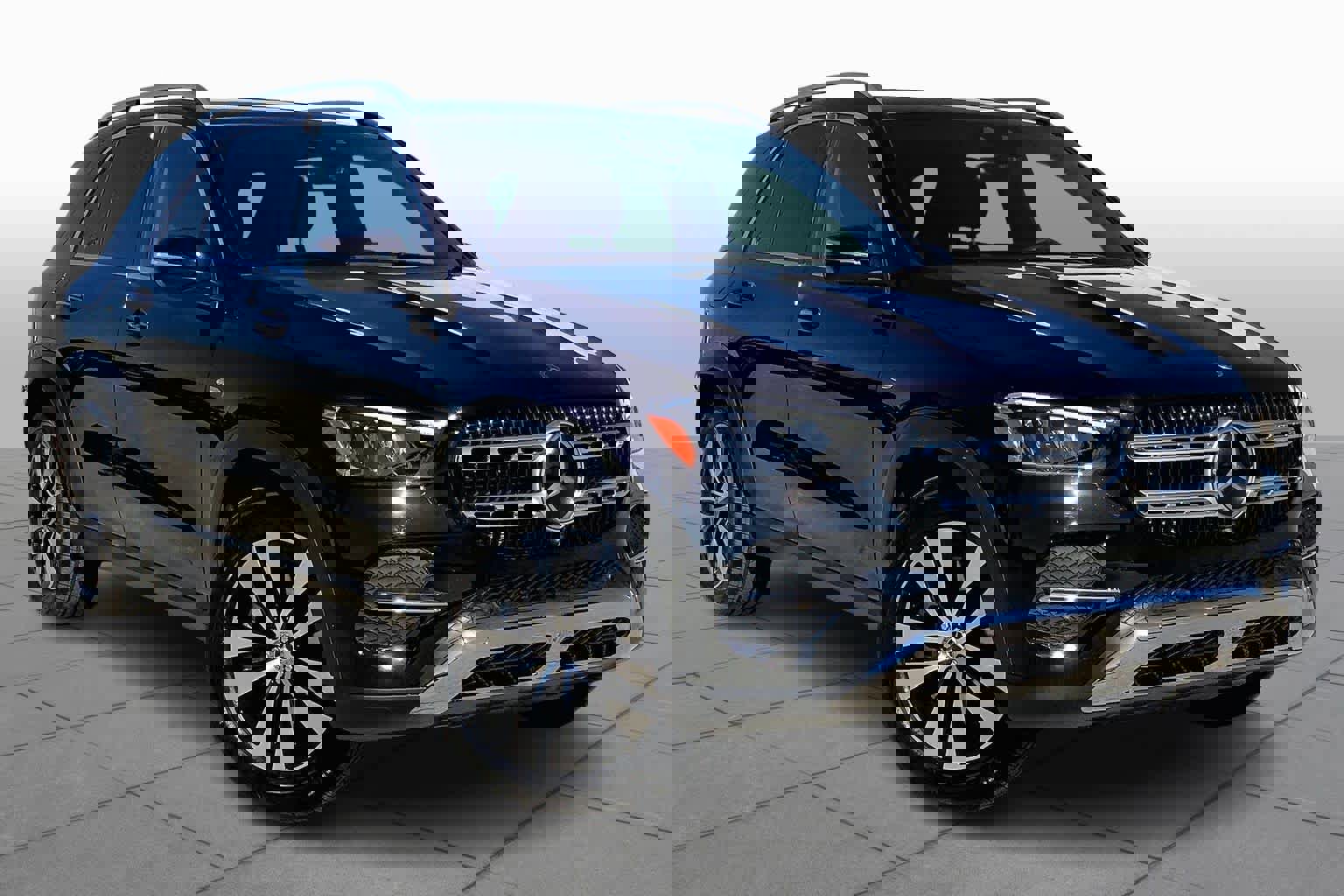 Used 2025 Mercedes-Benz GLE 450e 4MATIC image 2