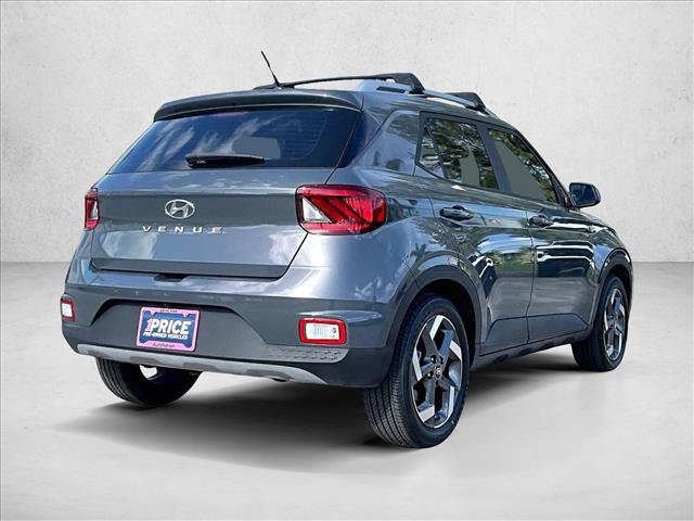 Used 2024 Hyundai Venue SEL FWD image 2