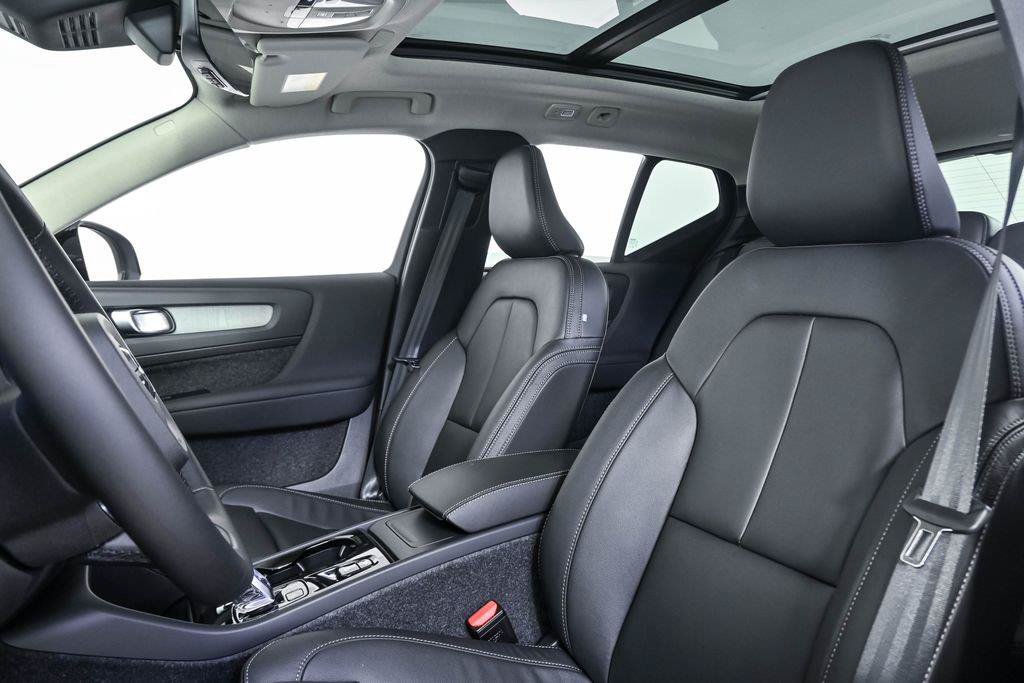 New 2026 Volvo XC40 B5 Plus w/ Protection Package Premier AWD/4WD image 5
