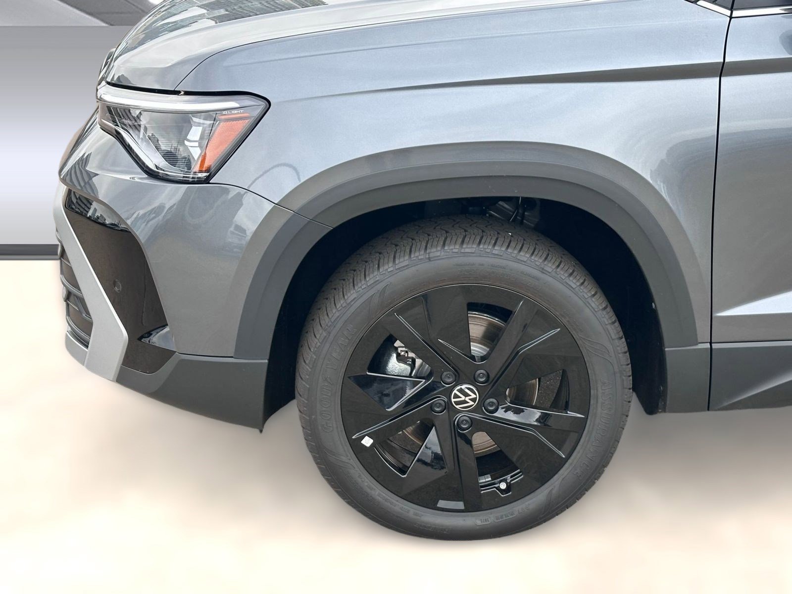 New 2026 Volkswagen Taos SE image 10