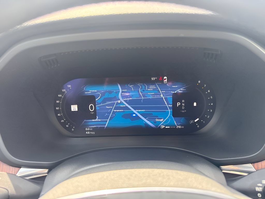 Used 2023 Volvo XC60 B5 Plus FWD image 14