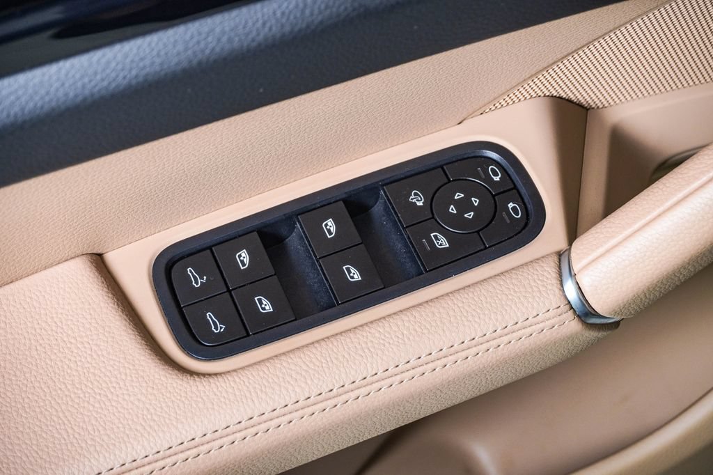 Certified 2023 Porsche Cayenne AWD/4WD image 26