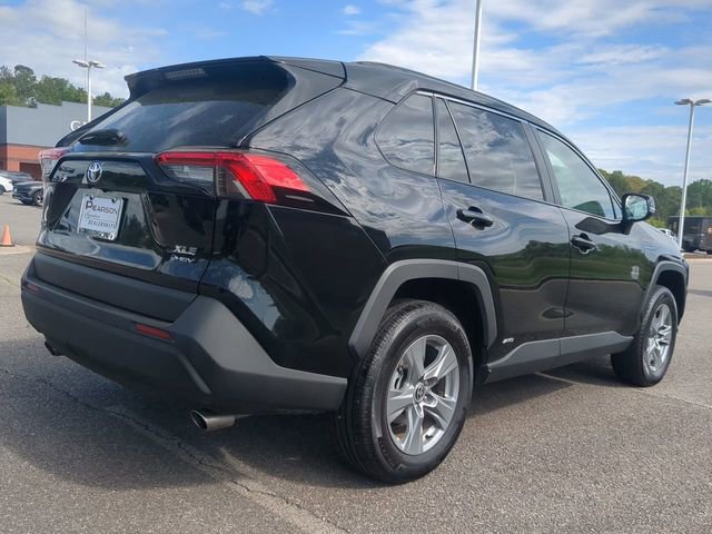 Used 2025 Toyota RAV4 XLE AWD/4WD image 4