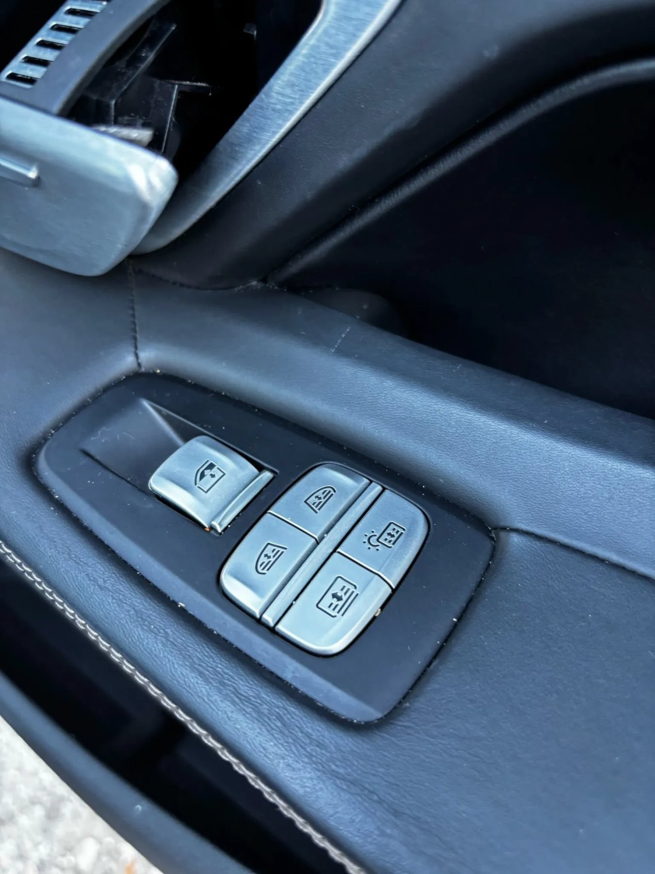 Used 2017 BMW 750i RWD image 23