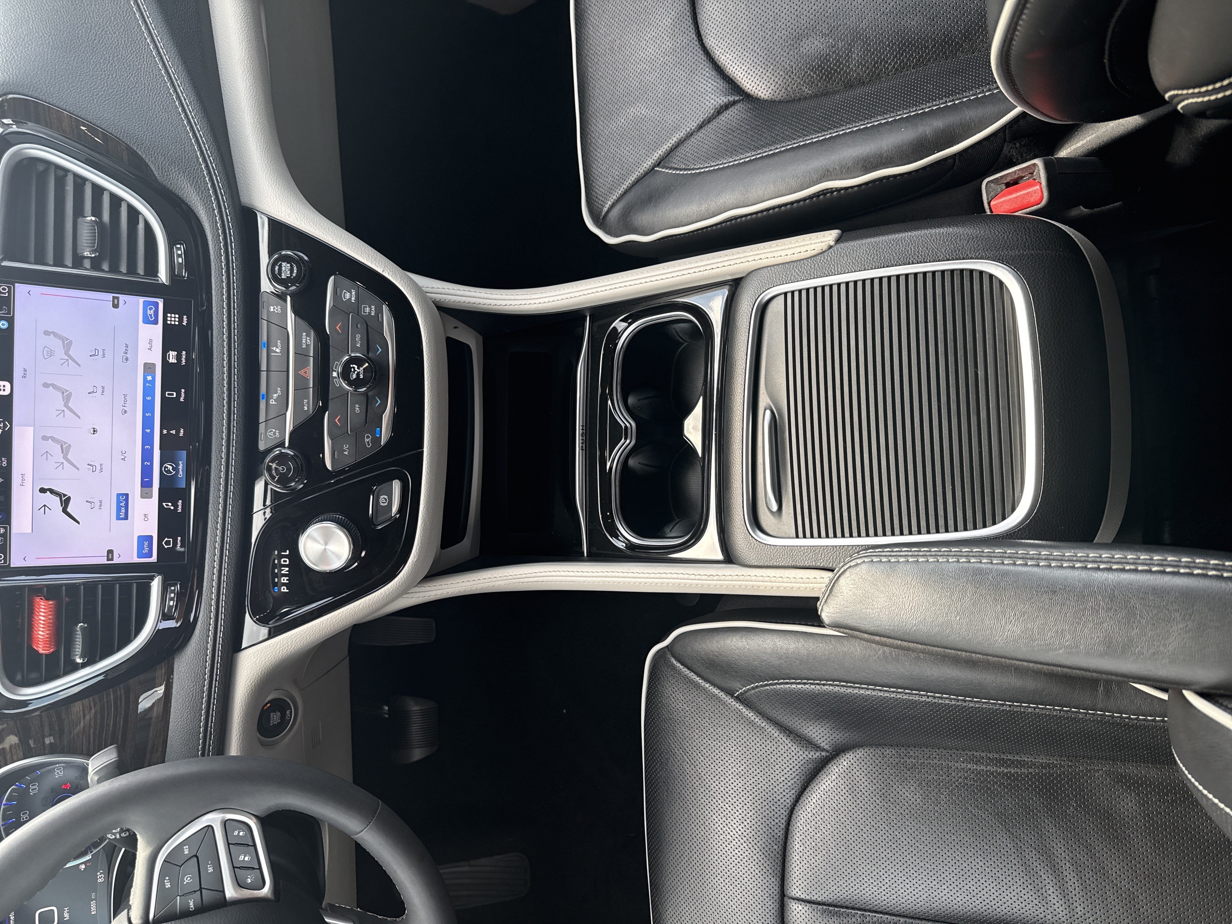 Used 2023 Chrysler Pacifica Limited FWD image 32