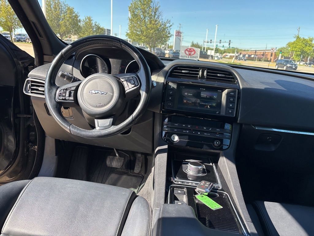 Used 2018 Jaguar F-PACE Premium AWD/4WD image 22
