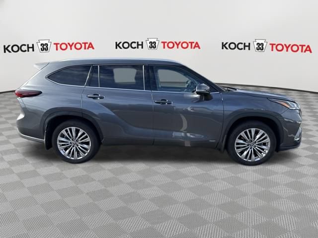 Used 2024 Toyota Highlander Platinum image 8