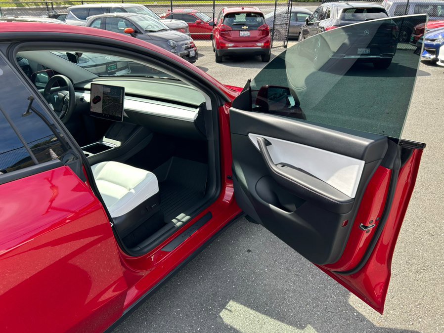 Used 2022 Tesla Model Y Performance image 39