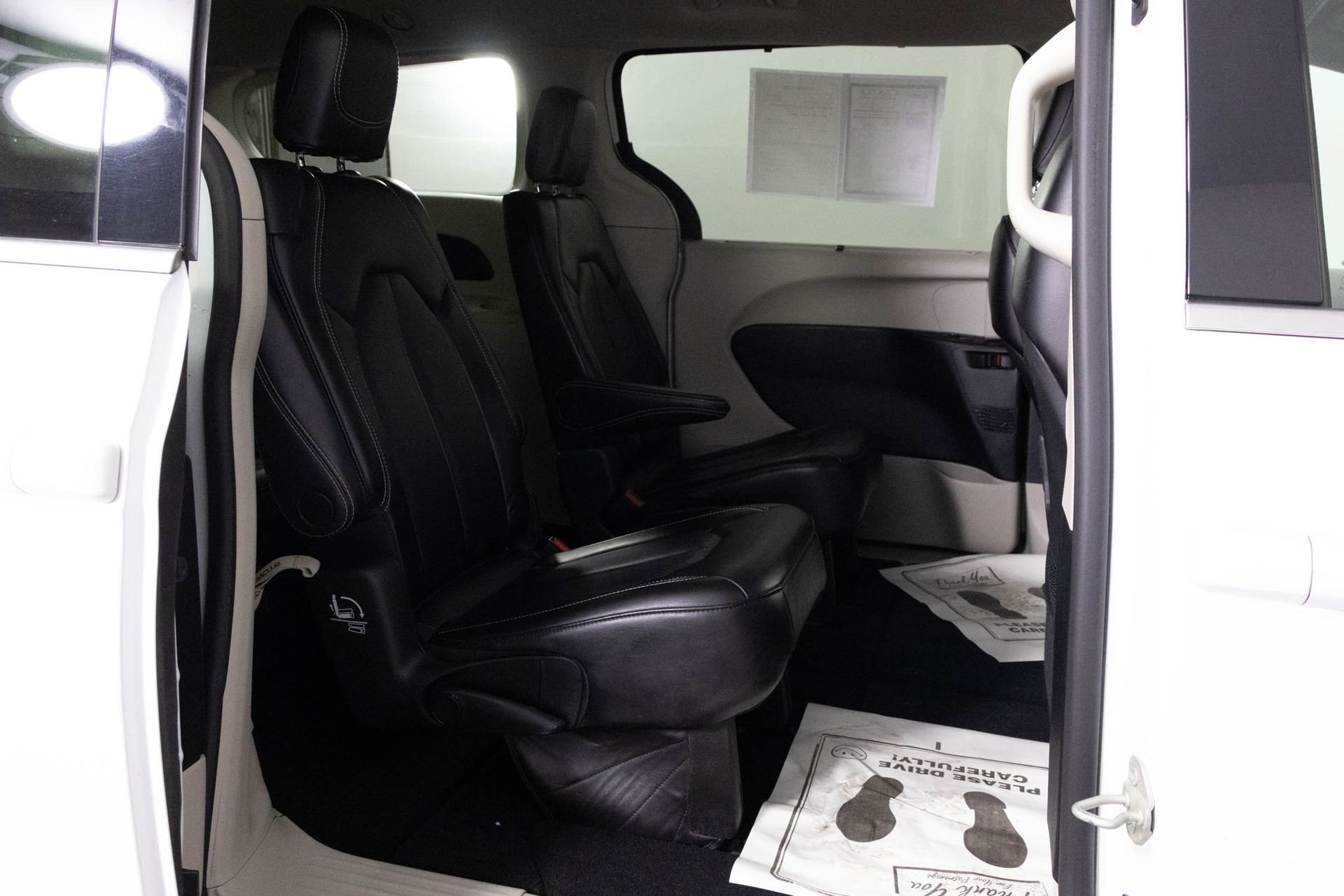 Used 2023 Chrysler Pacifica Touring-L image 34