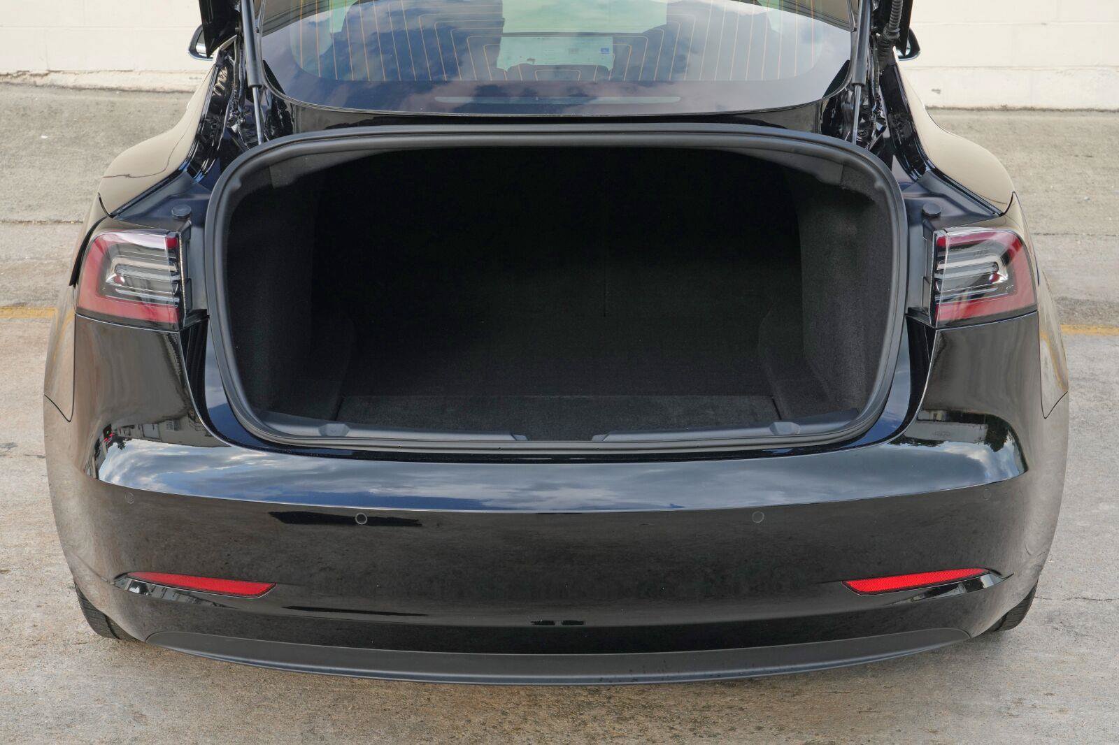 Used 2020 Tesla Model 3 Standard Range Plus RWD image 9