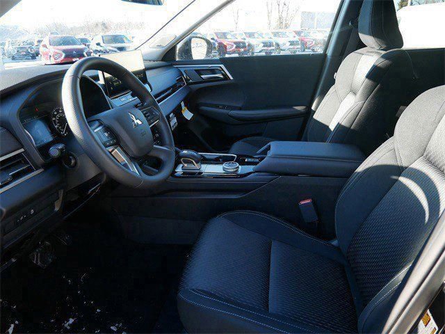 New 2026 Mitsubishi Outlander ES image 4