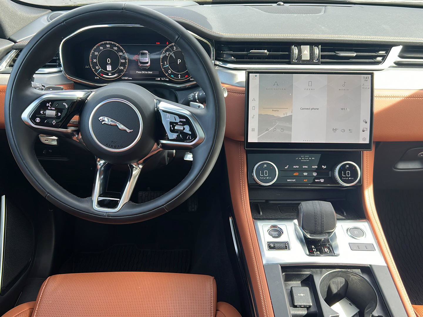 Certified 2026 Jaguar F-PACE R-Dynamic S AWD/4WD image 10