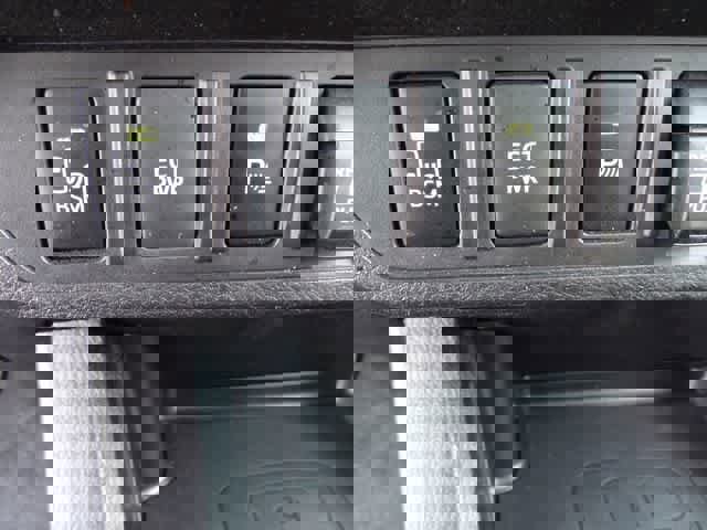 Used 2021 Toyota Tacoma TRD Off-Road w/ Technology Package image 32