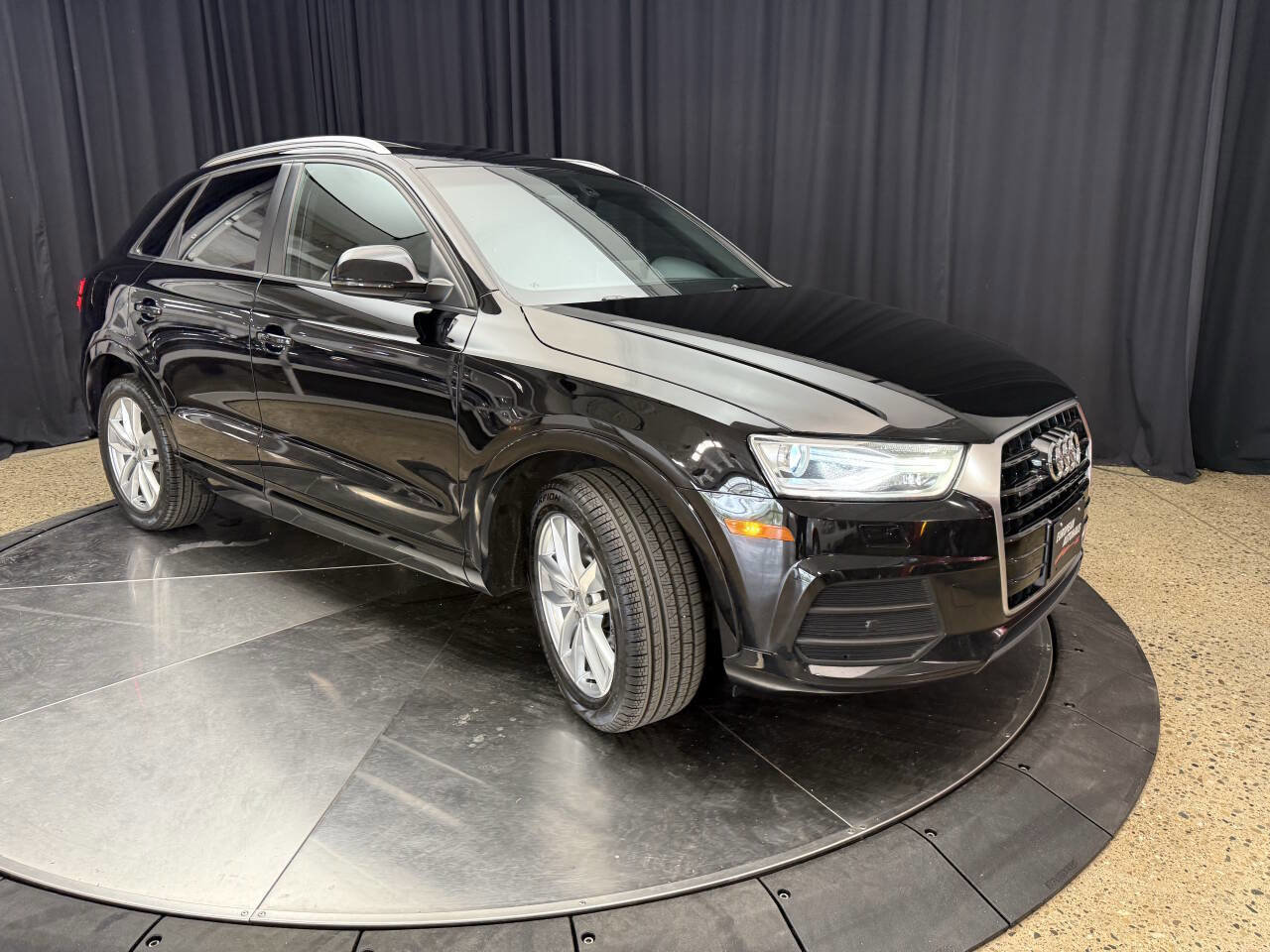 Used 2017 Audi Q3 2.0T Premium w/ Convenience Package AWD/4WD image 3