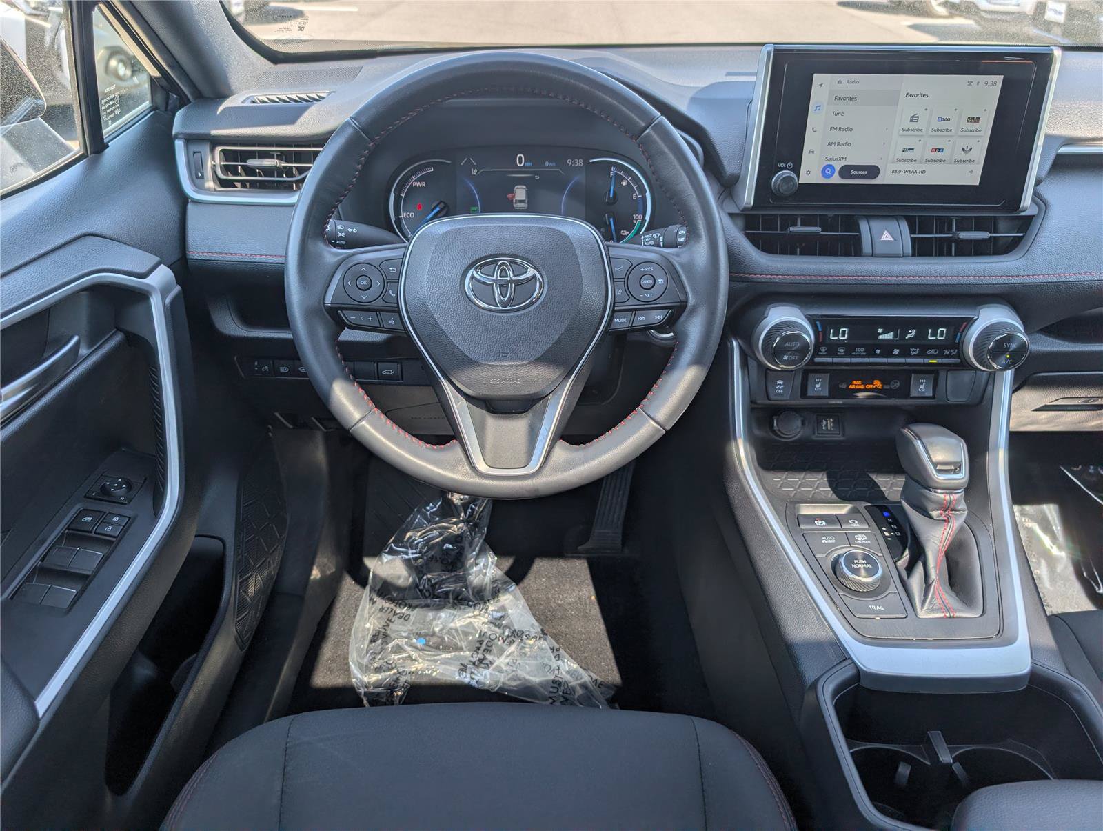 Used 2024 Toyota RAV4 SE w/ Weather & Moonroof Package AWD/4WD image 19
