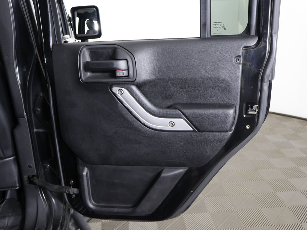 Used 2014 Jeep Wrangler Unlimited Rubicon AWD/4WD image 22