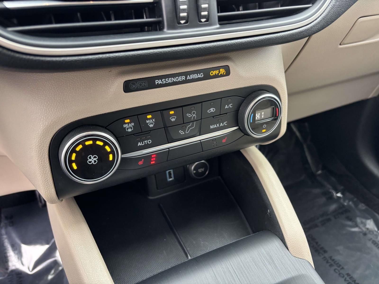 Used 2020 Ford Escape SE image 24