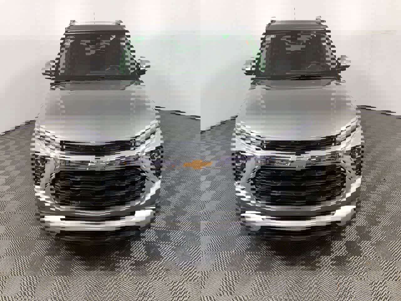 Used 2025 Chevrolet TrailBlazer LT image 3