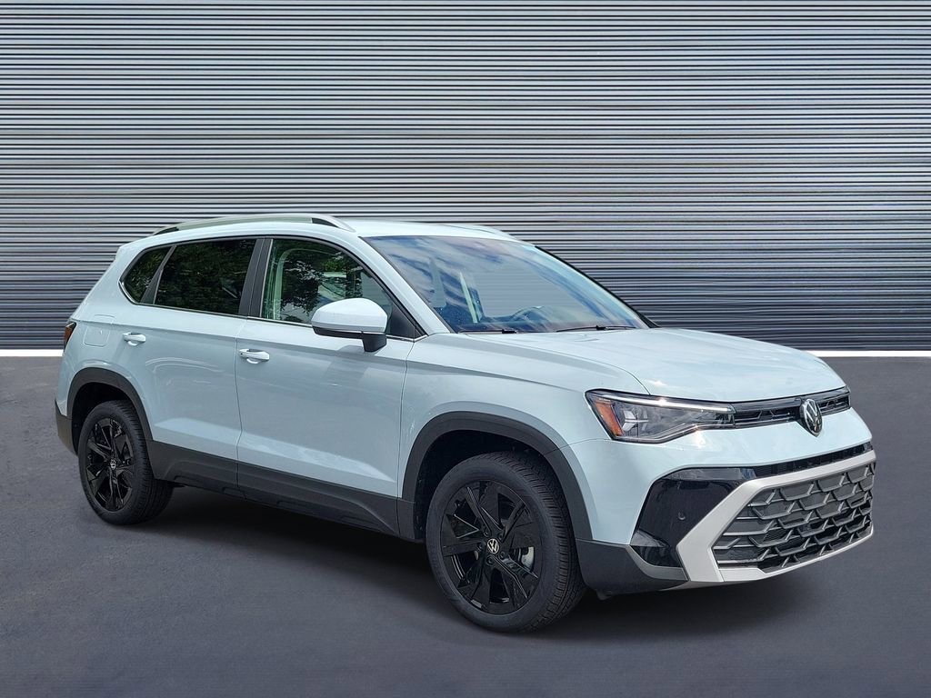 New 2026 Volkswagen Taos SE image 2