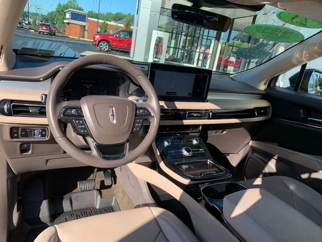 Used 2023 Lincoln Nautilus AWD w/ Premium Package image 19