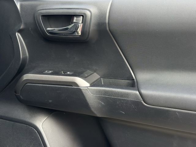 Used 2019 Toyota Tacoma TRD Sport w/ Technology Package image 29