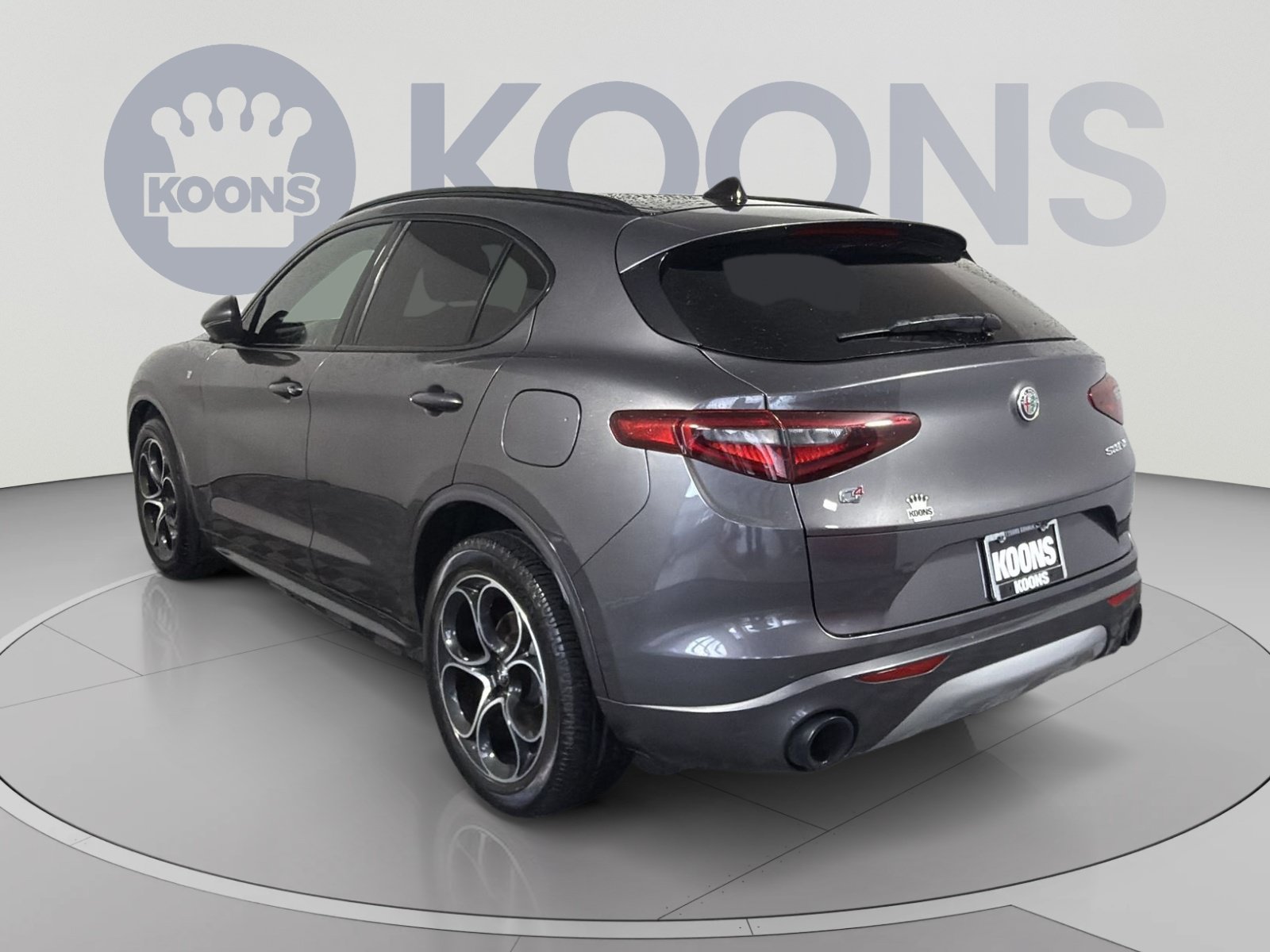 Used 2023 Alfa Romeo Stelvio Ti AWD/4WD image 4