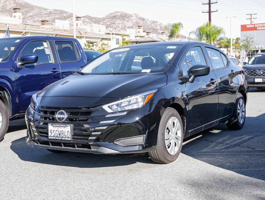 Used 2025 Nissan Versa S image 6