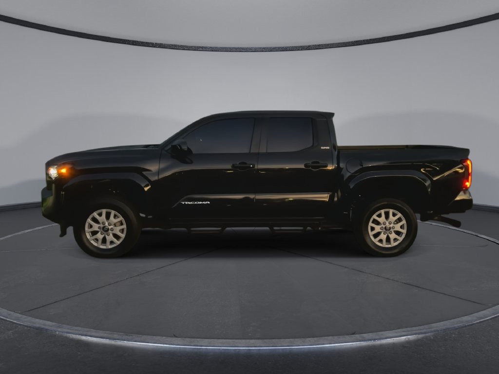 Used 2025 Toyota Tacoma SR5 AWD/4WD image 5