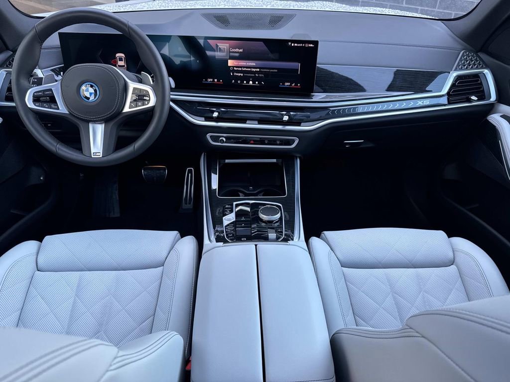 Used 2025 BMW X5 xDrive50e w/ M Sport Package image 16