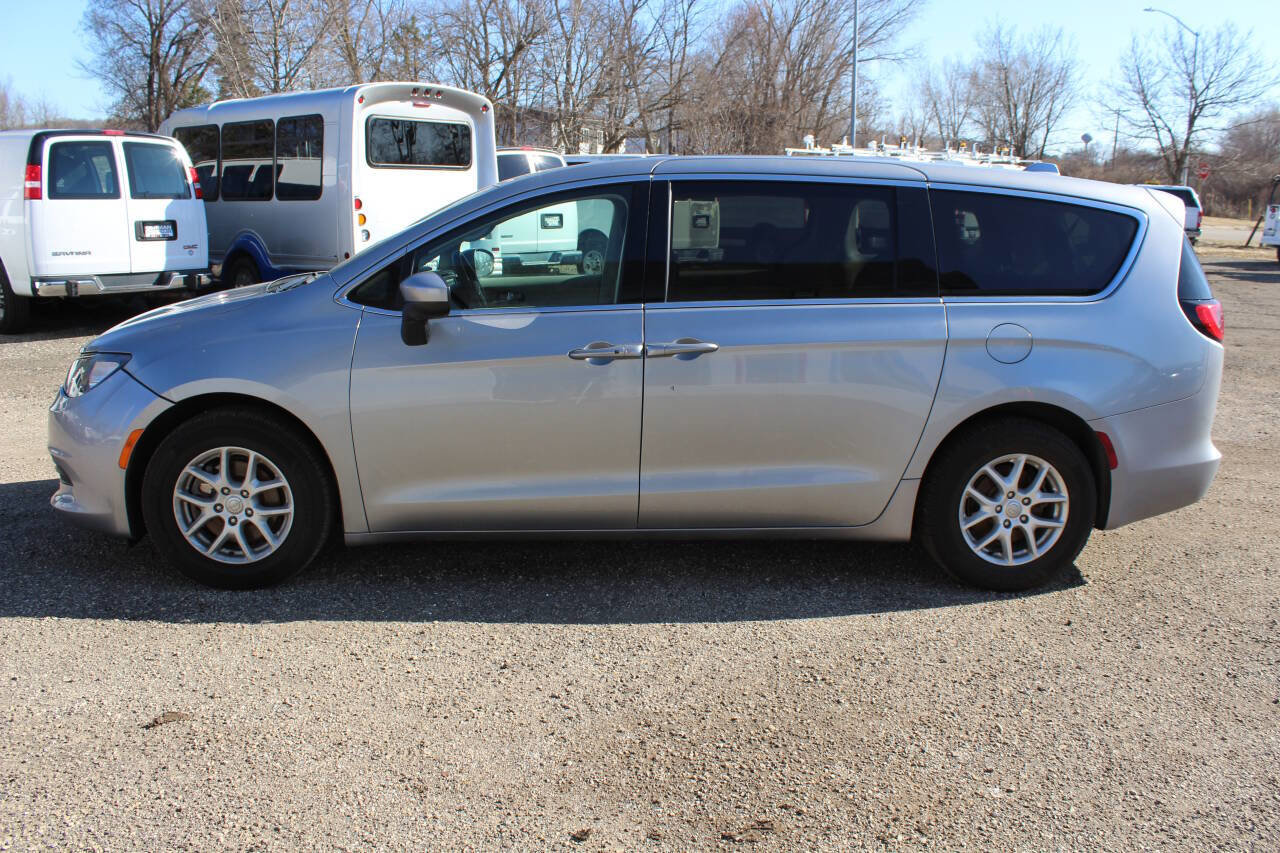 Used 2019 Chrysler Pacifica LX image 7