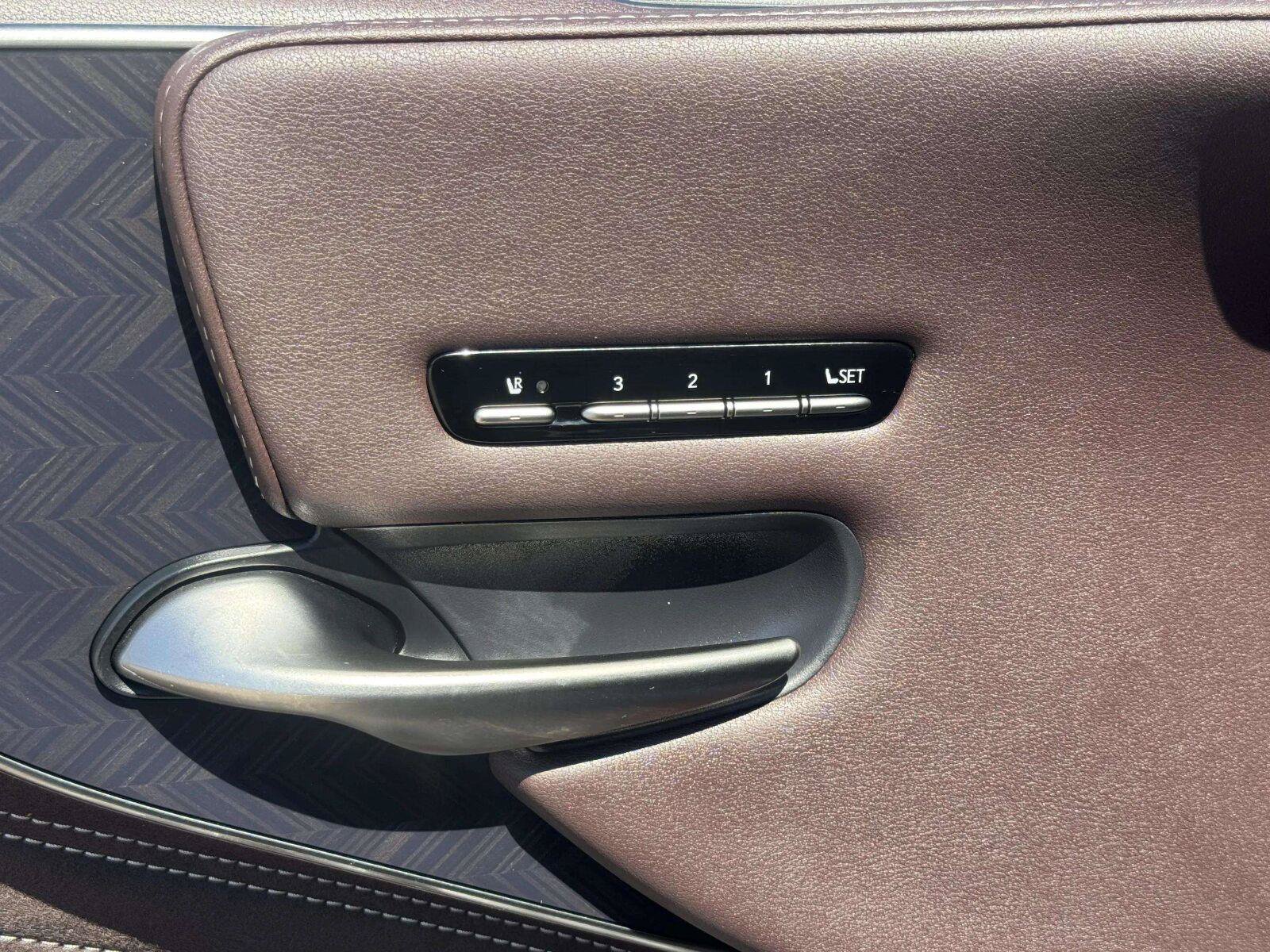 Used 2018 Lexus LS 500 AWD w/ Luxury Package image 17