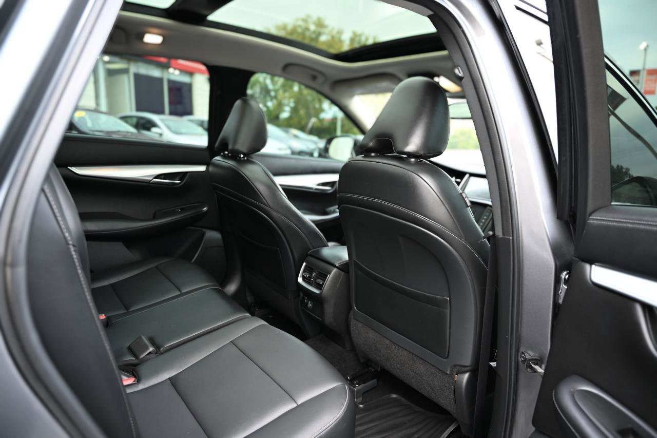 Used 2019 INFINITI QX50 Luxe w/ Navigation Package AWD/4WD image 10