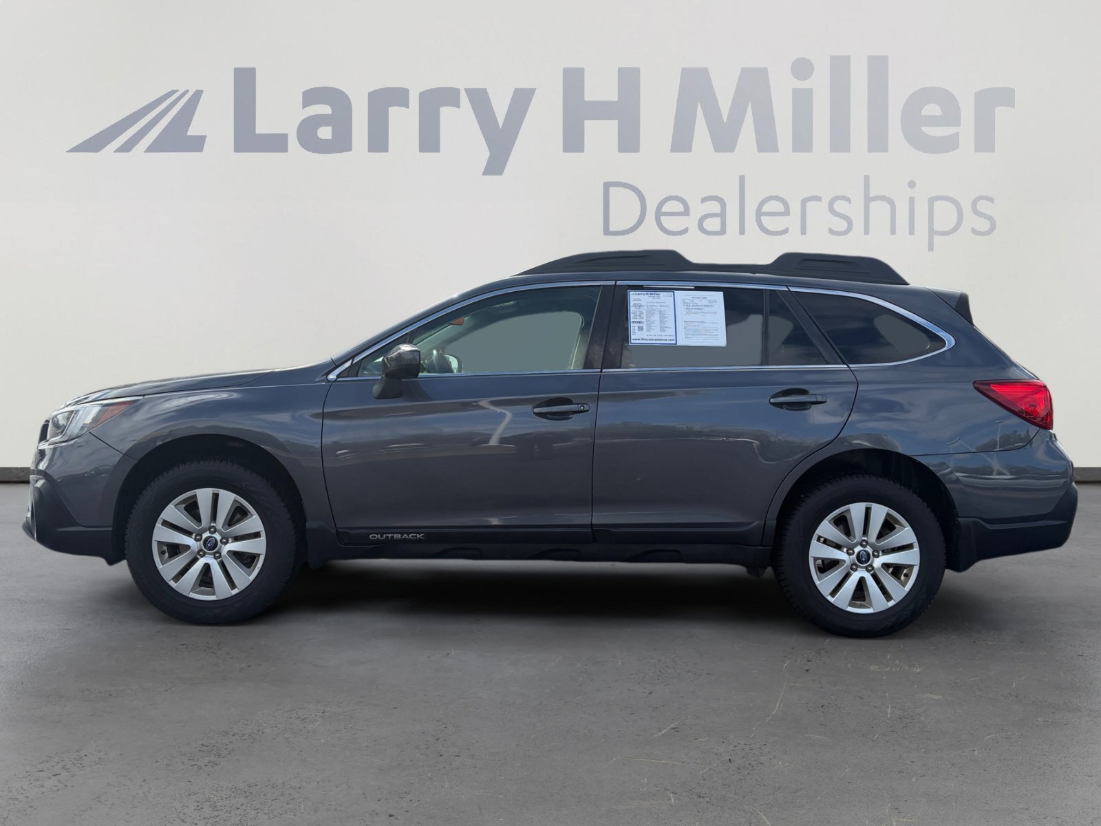 Used 2018 Subaru Outback 2.5i Premium AWD/4WD image 2