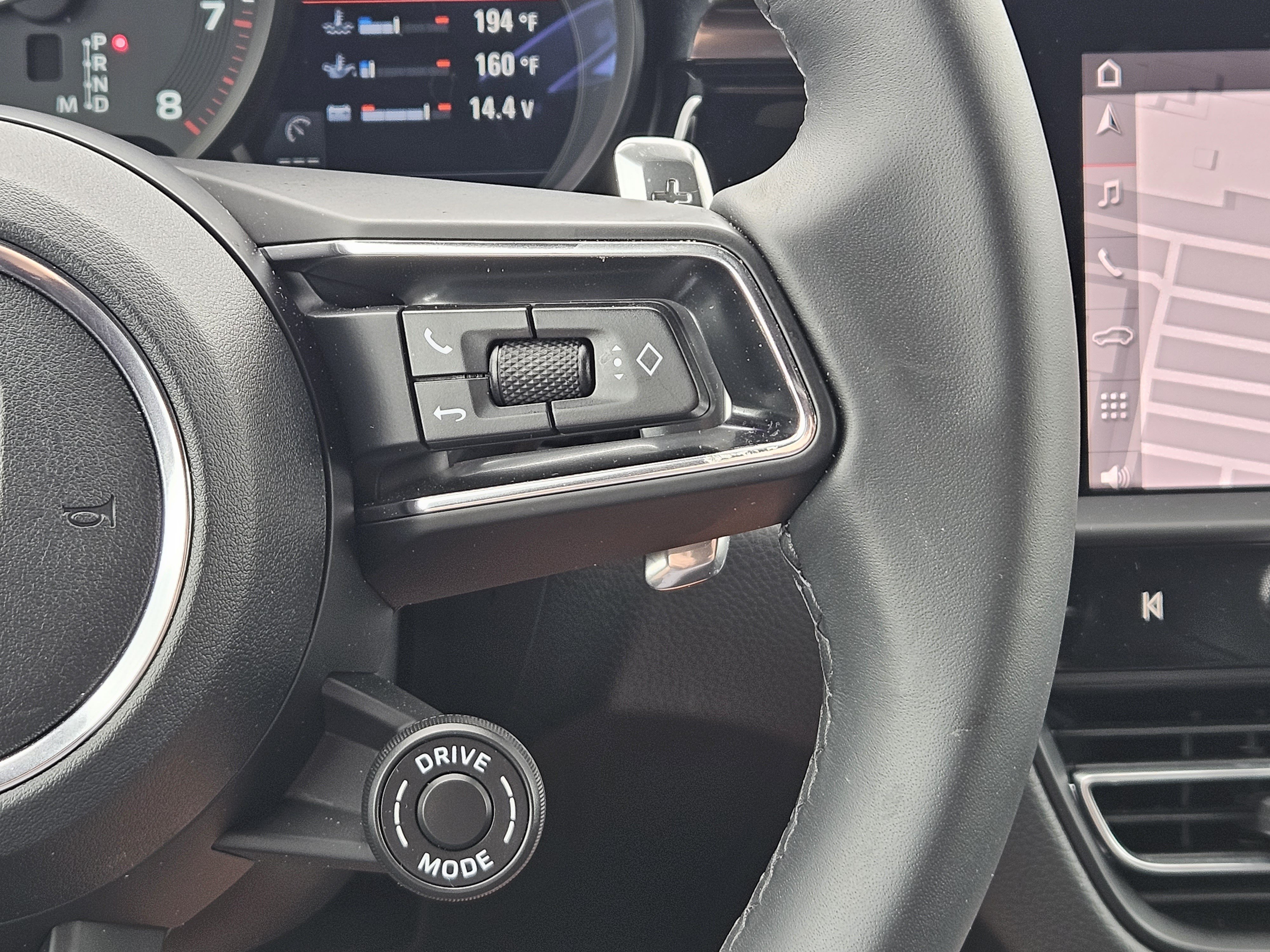Certified 2026 Porsche Macan AWD/4WD image 27