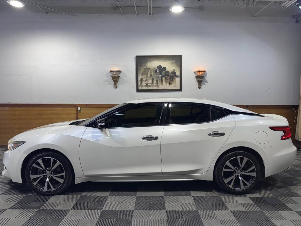 Used 2016 Nissan Maxima 3.5 SV w/ Interior Lighting Package FWD image 2