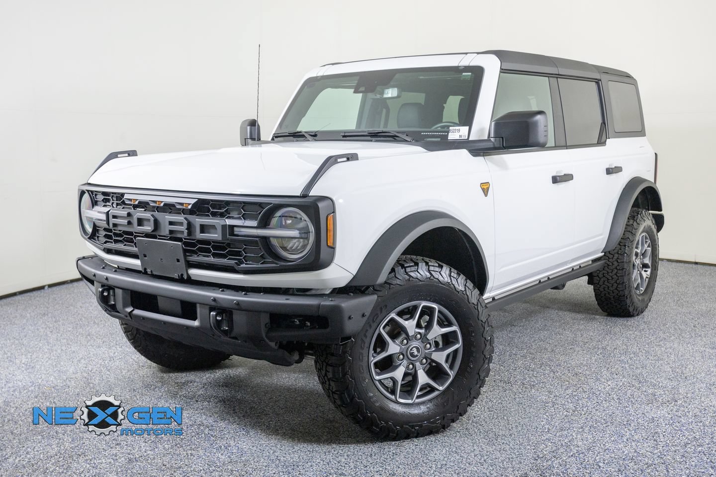 Used 2024 Ford Bronco Badlands AWD/4WD image 3