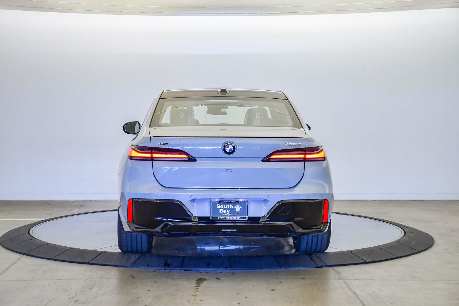 New 2026 BMW 750e xDrive AWD/4WD image 3