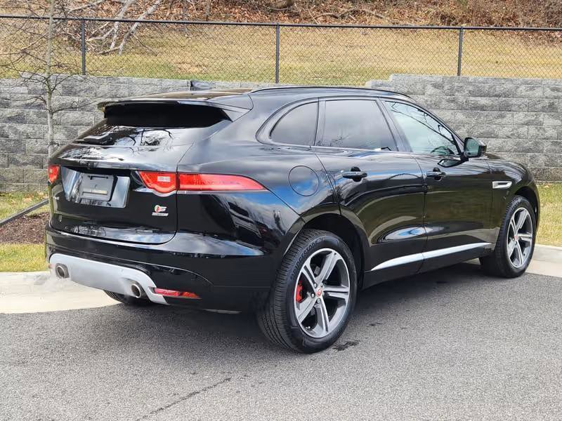 Used 2019 Jaguar F-PACE Prestige image 2